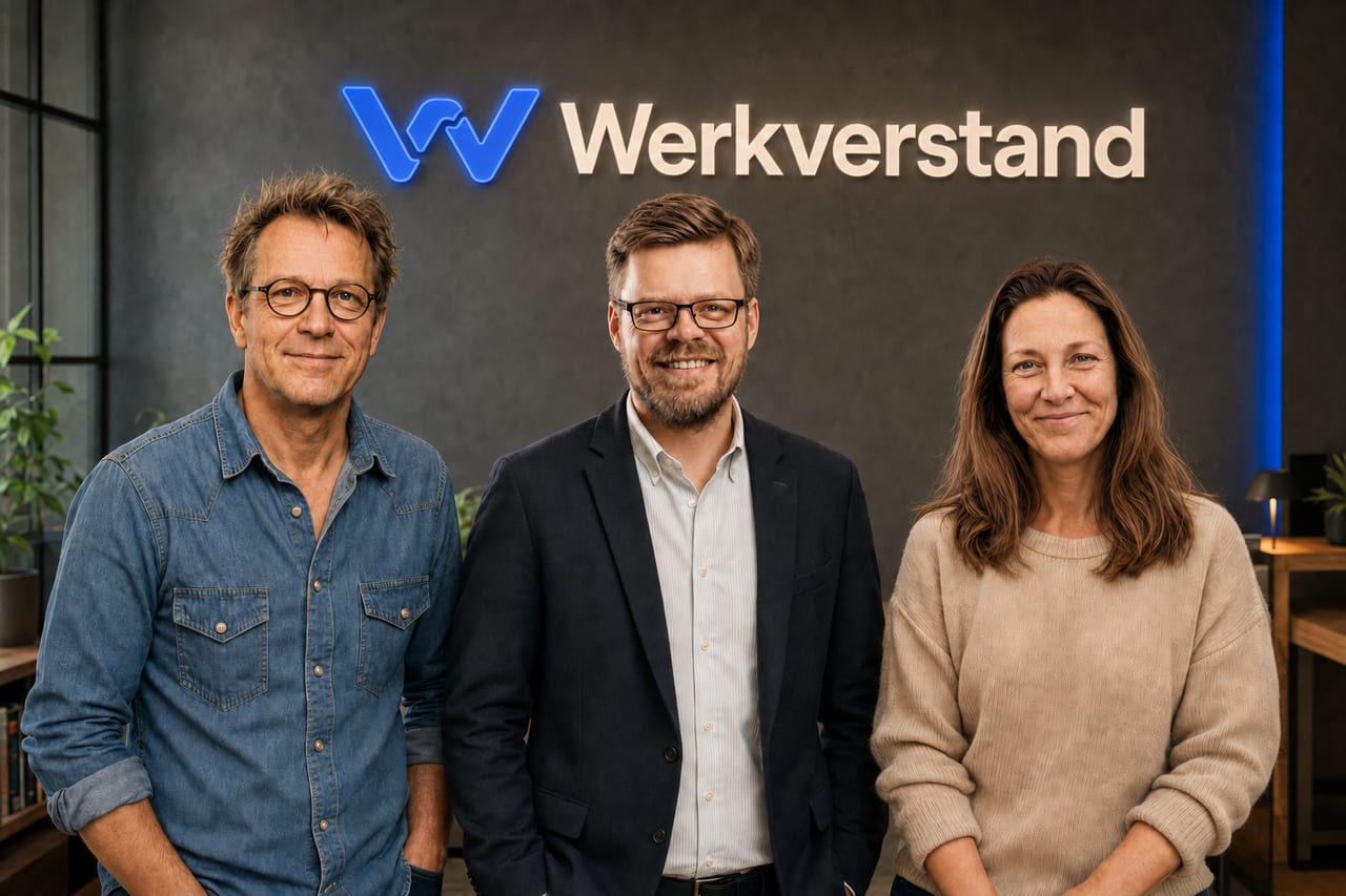 KI-gestaltete Teamszene mit Thomas, Manuel Streit und Emma im lol.marketing-Studio.